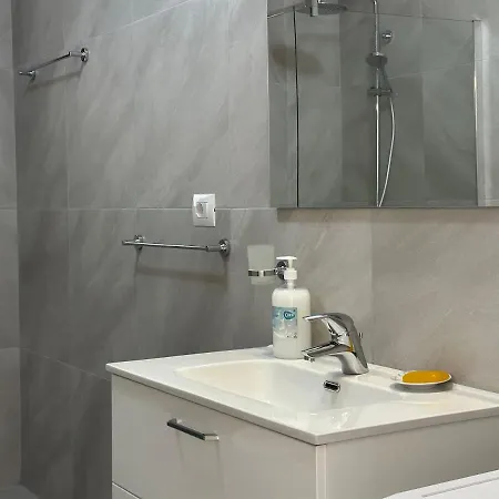 شقة Panorama Haven-garden-view Flat ساراندا