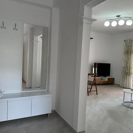 شقة Panorama Haven-garden-view Flat ساراندا